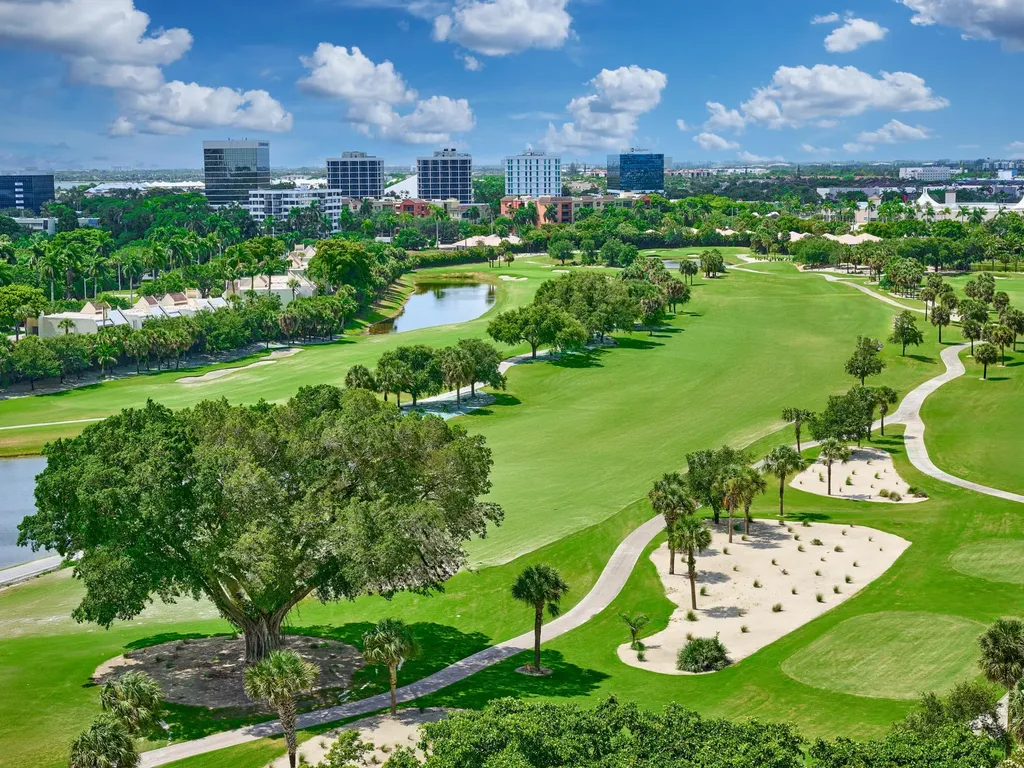 2425 Presidential Way West Palm Beach FL 33401