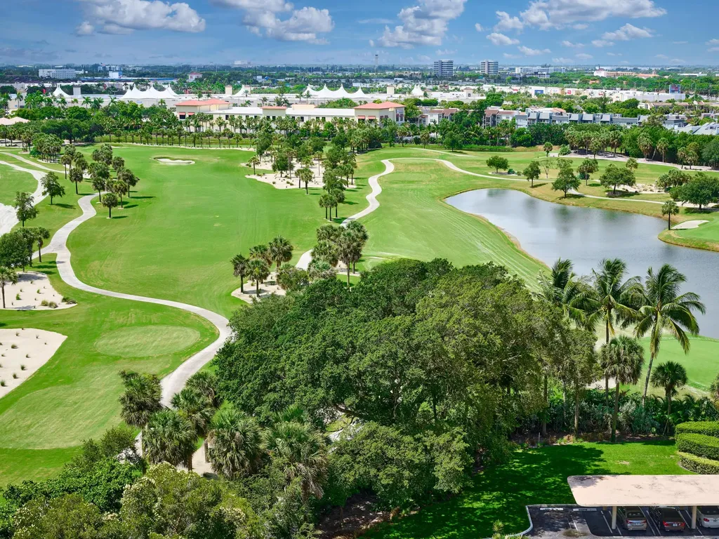 2425 Presidential Way West Palm Beach FL 33401