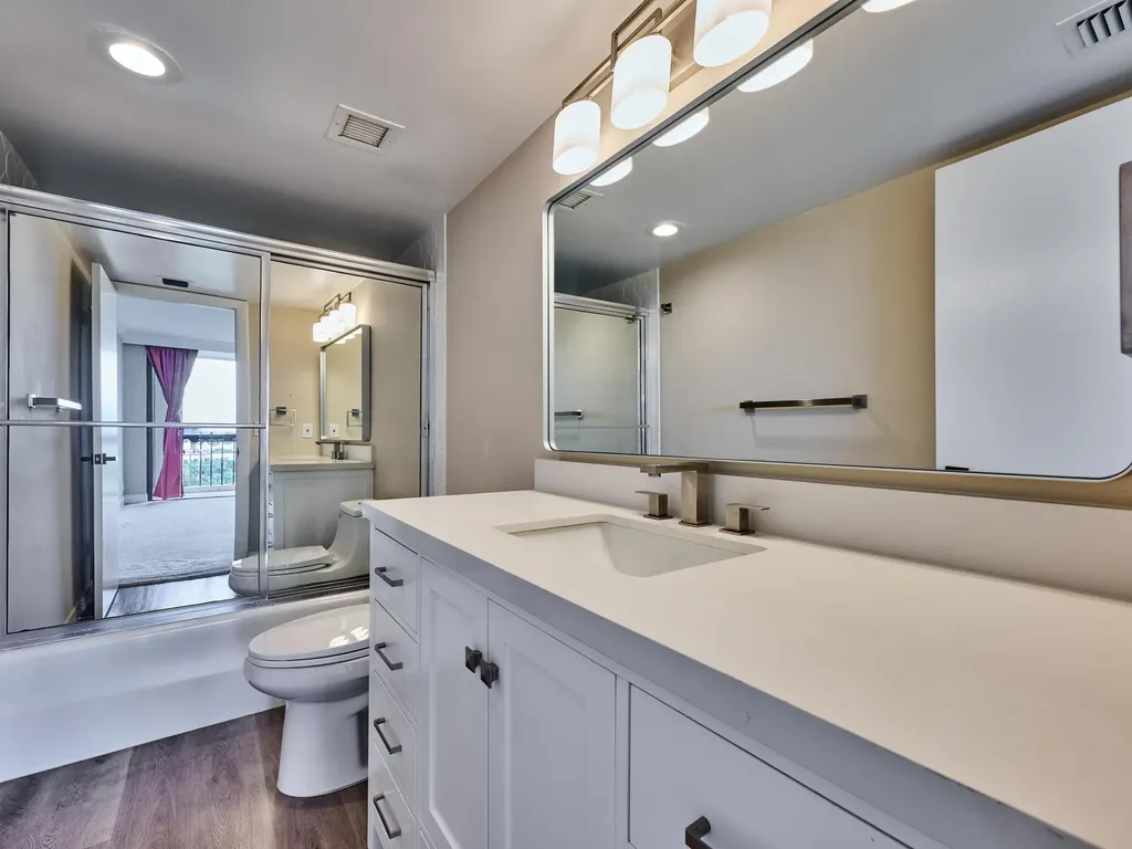 2425 Presidential Way West Palm Beach FL 33401