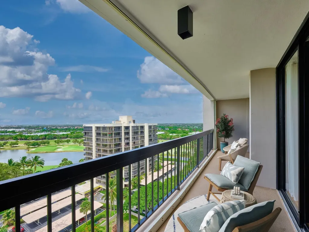 2425 Presidential Way West Palm Beach FL 33401