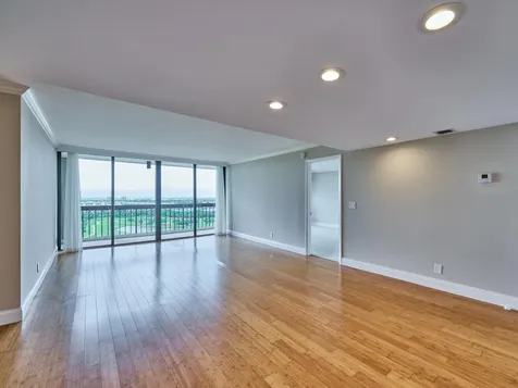 2425 Presidential Way West Palm Beach FL 33401