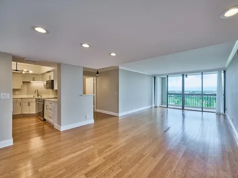 2425 Presidential Way West Palm Beach FL 33401