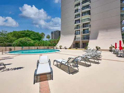 2425 Presidential Way West Palm Beach FL 33401