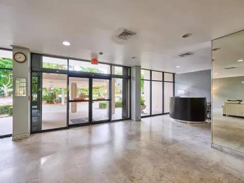 2425 Presidential Way West Palm Beach FL 33401
