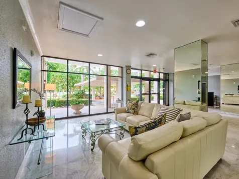2425 Presidential Way West Palm Beach FL 33401