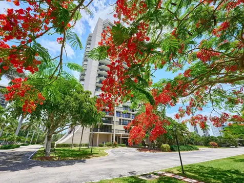 2425 Presidential Way West Palm Beach FL 33401