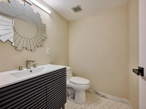 2425 Presidential Way West Palm Beach FL 33401