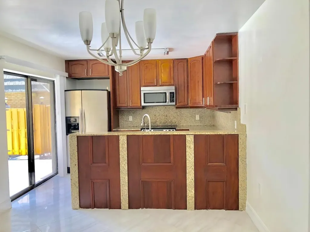 910 9th Way West Palm Beach FL 33407