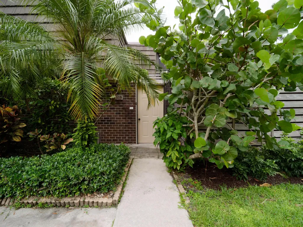1519 15th Terrace Palm Beach Gardens FL 33418