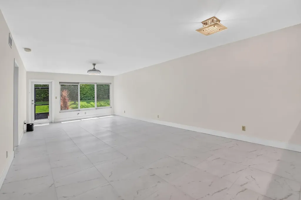 9095 Flynn Circle Boca Raton FL 33496