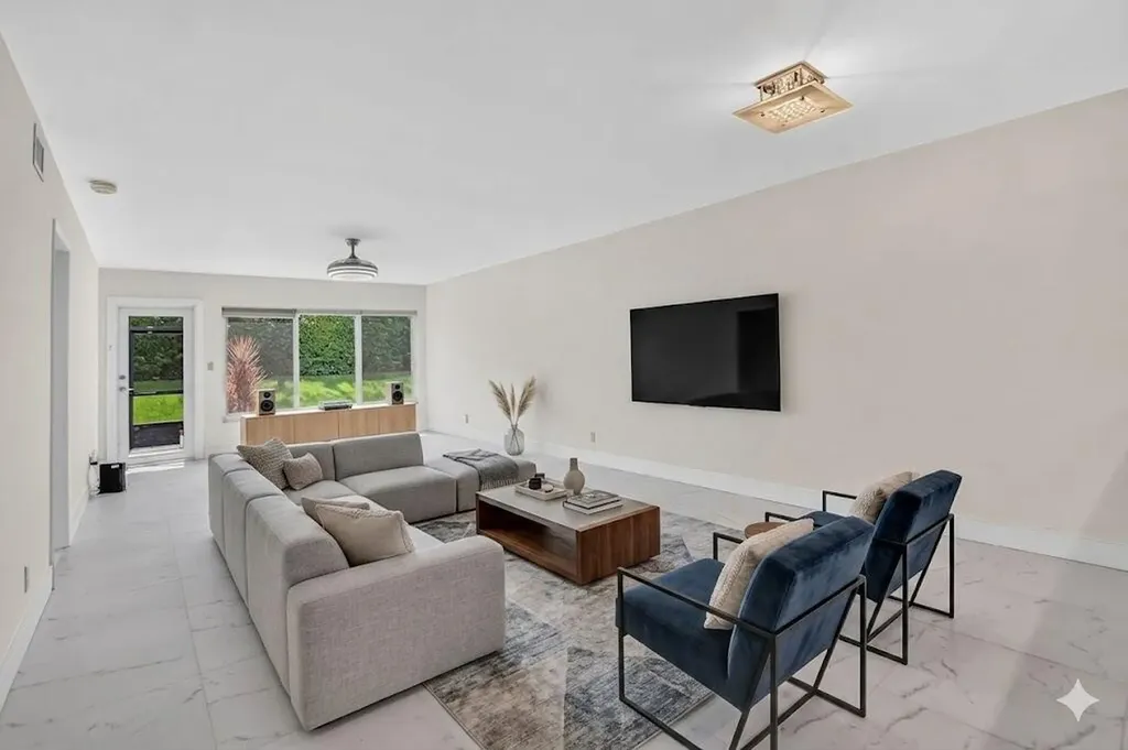 9095 Flynn Circle Boca Raton FL 33496