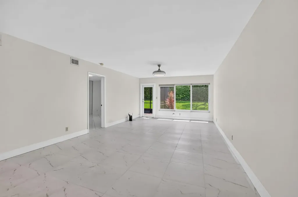 9095 Flynn Circle Boca Raton FL 33496