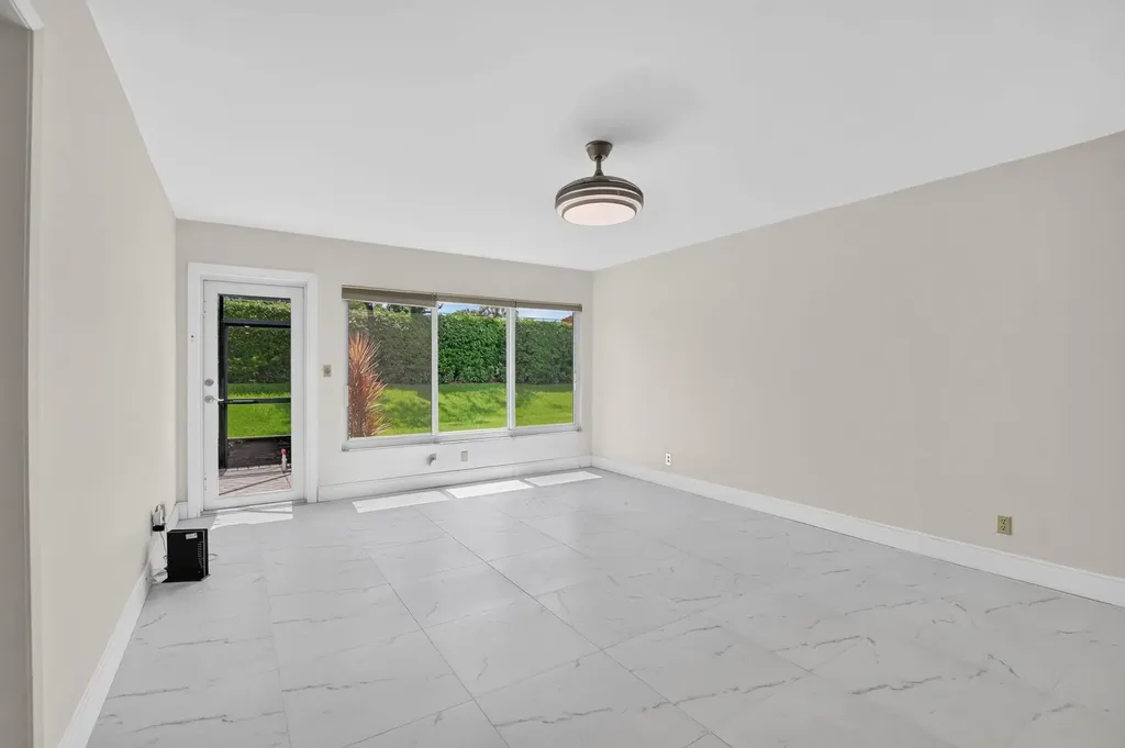 9095 Flynn Circle Boca Raton FL 33496