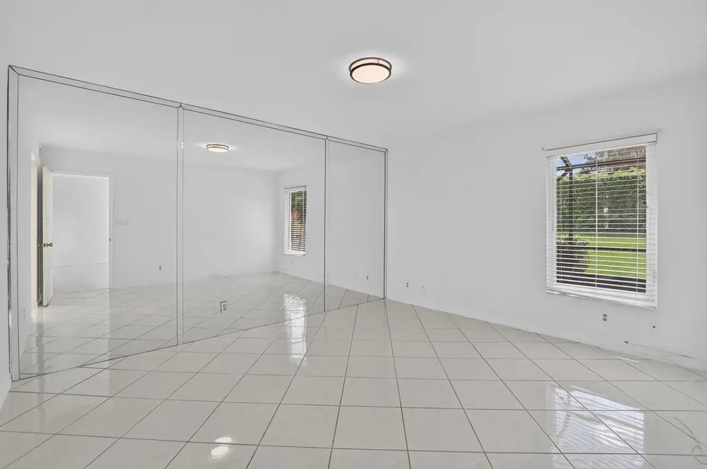 9095 Flynn Circle Boca Raton FL 33496