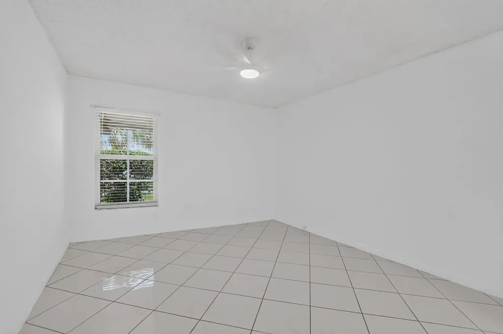 9095 Flynn Circle Boca Raton FL 33496