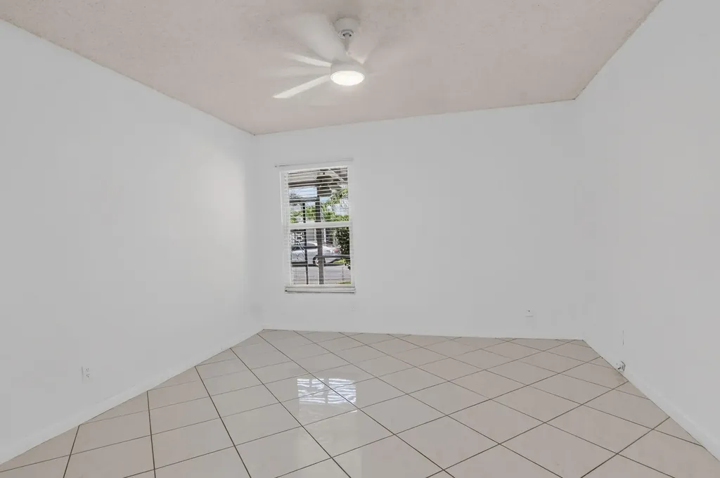 9095 Flynn Circle Boca Raton FL 33496