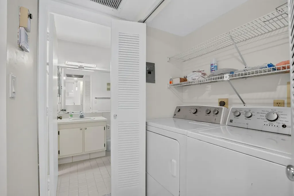 9095 Flynn Circle Boca Raton FL 33496