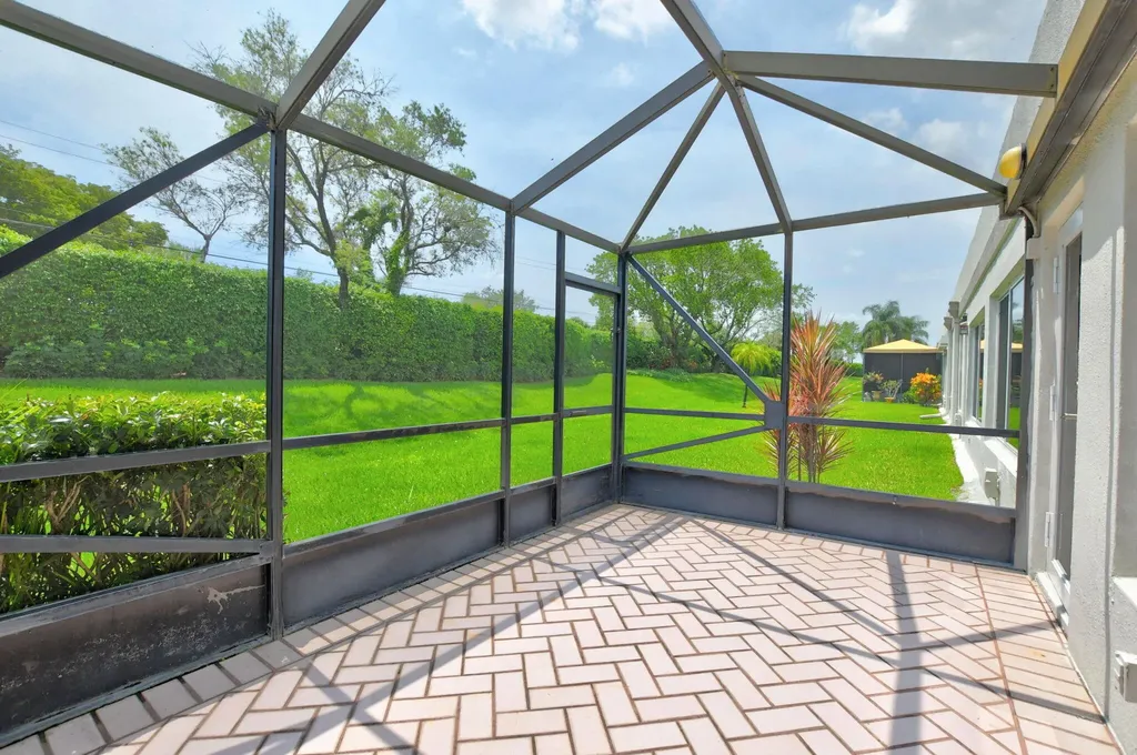 9095 Flynn Circle Boca Raton FL 33496
