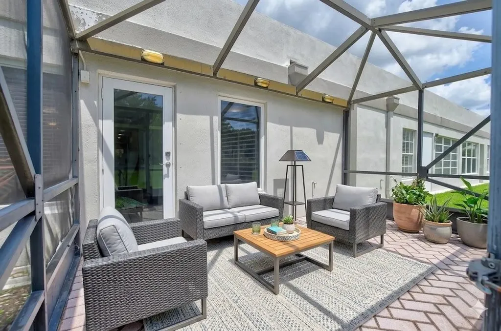 9095 Flynn Circle Boca Raton FL 33496