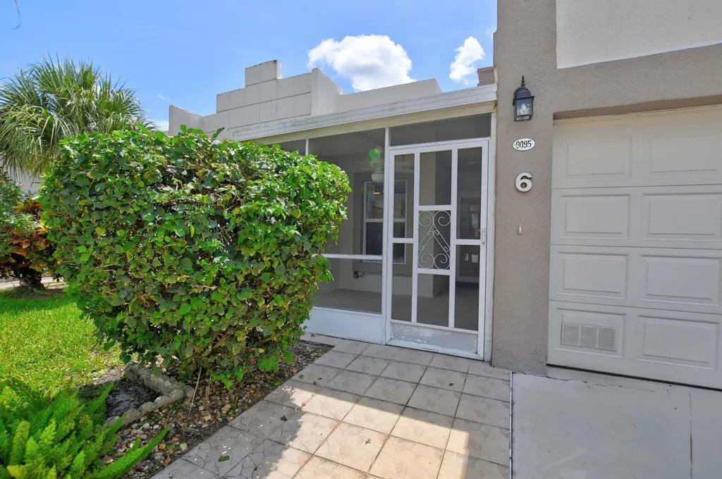 9095 Flynn Circle Boca Raton FL 33496
