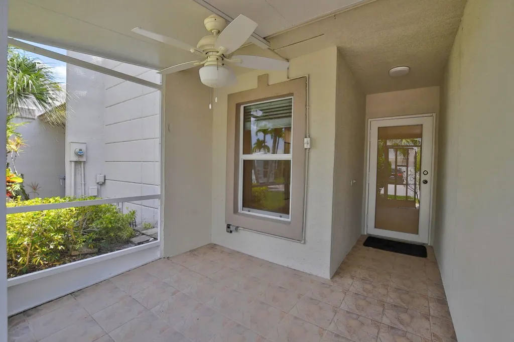 9095 Flynn Circle Boca Raton FL 33496