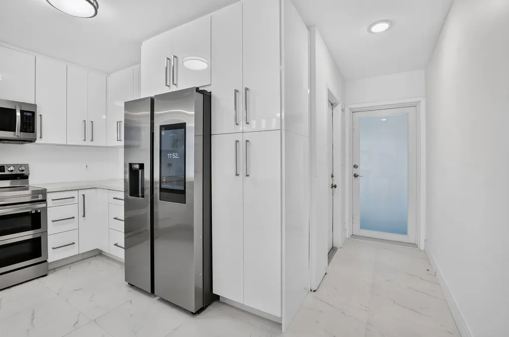 9095 Flynn Circle Boca Raton FL 33496
