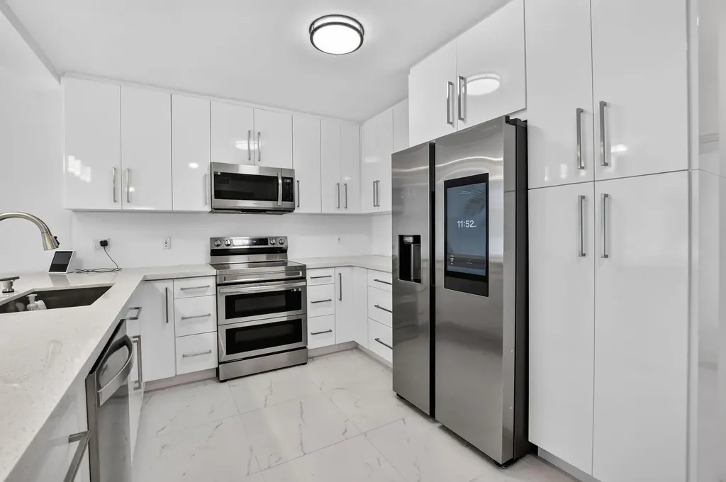 9095 Flynn Circle Boca Raton FL 33496