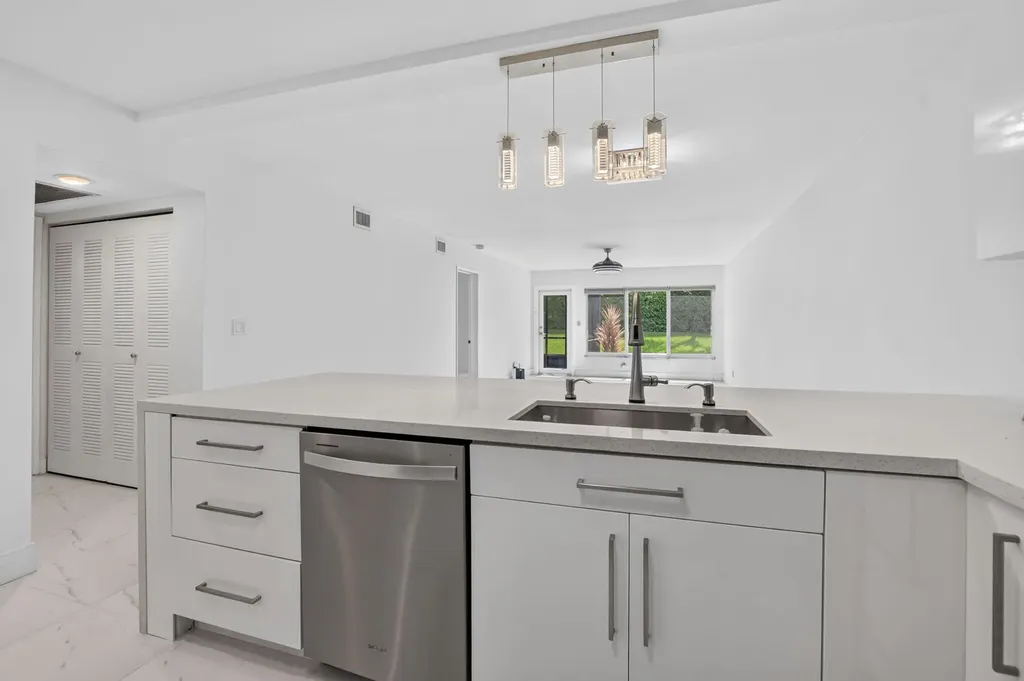 9095 Flynn Circle Boca Raton FL 33496