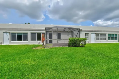 9095 Flynn Circle Boca Raton FL 33496
