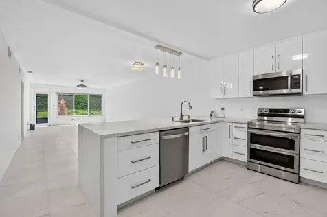 9095 Flynn Circle Boca Raton FL 33496