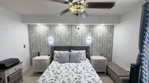 5077 NW 7th Street Miami FL 33126