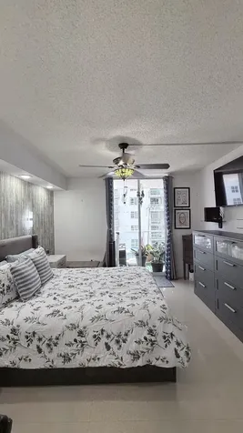 5077 NW 7th Street Miami FL 33126