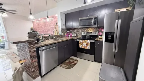 5077 NW 7th Street Miami FL 33126