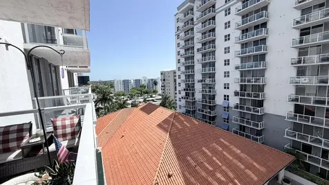 5077 NW 7th Street Miami FL 33126