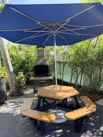 5077 NW 7th Street Miami FL 33126