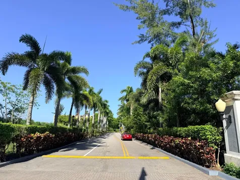 5077 NW 7th Street Miami FL 33126