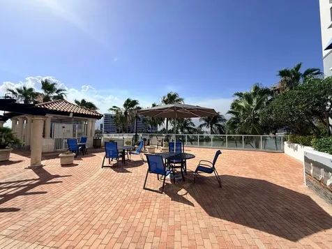 5077 NW 7th Street Miami FL 33126