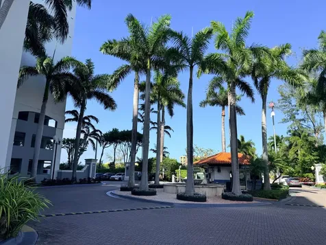 5077 NW 7th Street Miami FL 33126