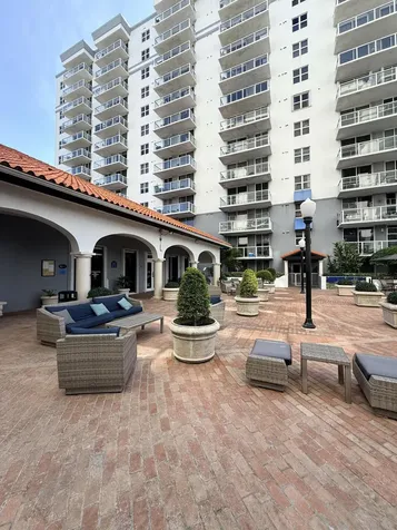 5077 NW 7th Street Miami FL 33126