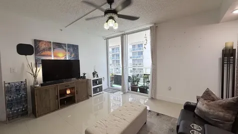 5077 NW 7th Street Miami FL 33126