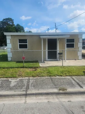 2504 Wilkins Avenue Fort Pierce FL 34947