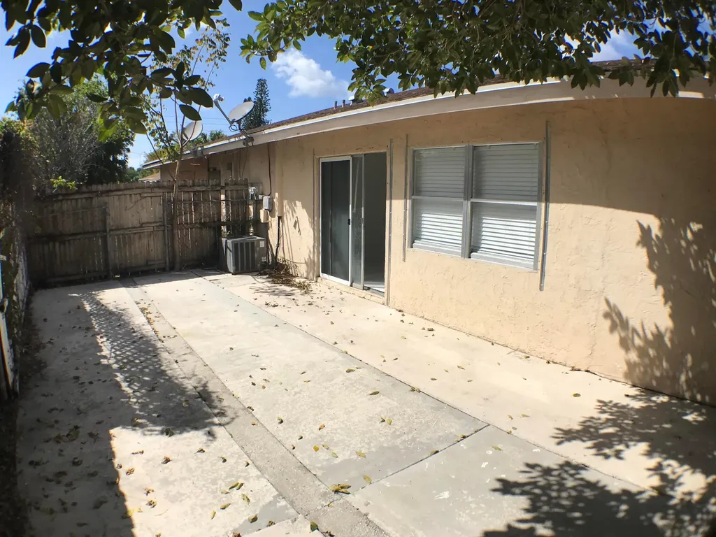 3854 Van Cott Street West Palm Beach FL 33403