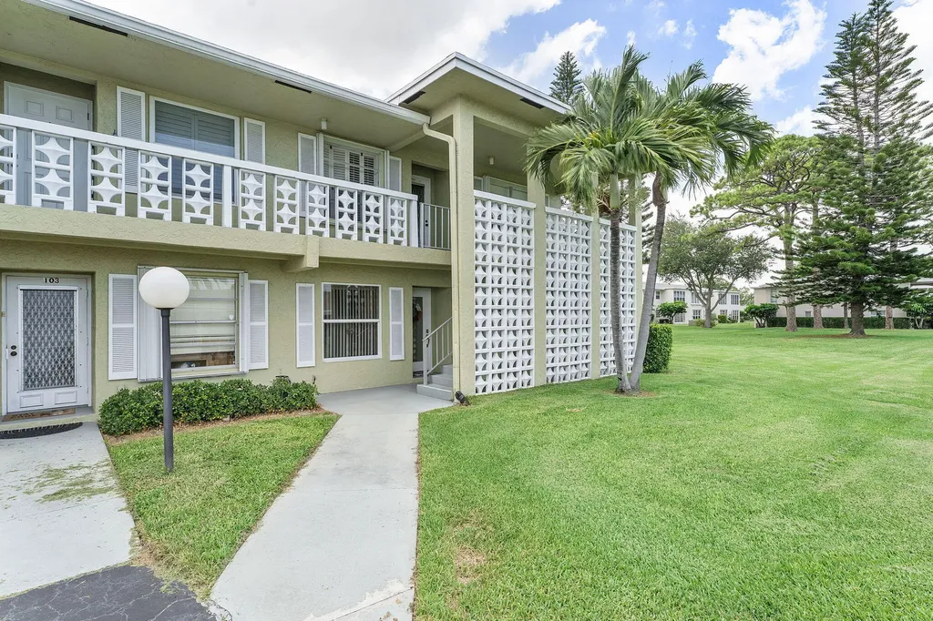 1041 Orange Terrace Delray Beach FL 33445