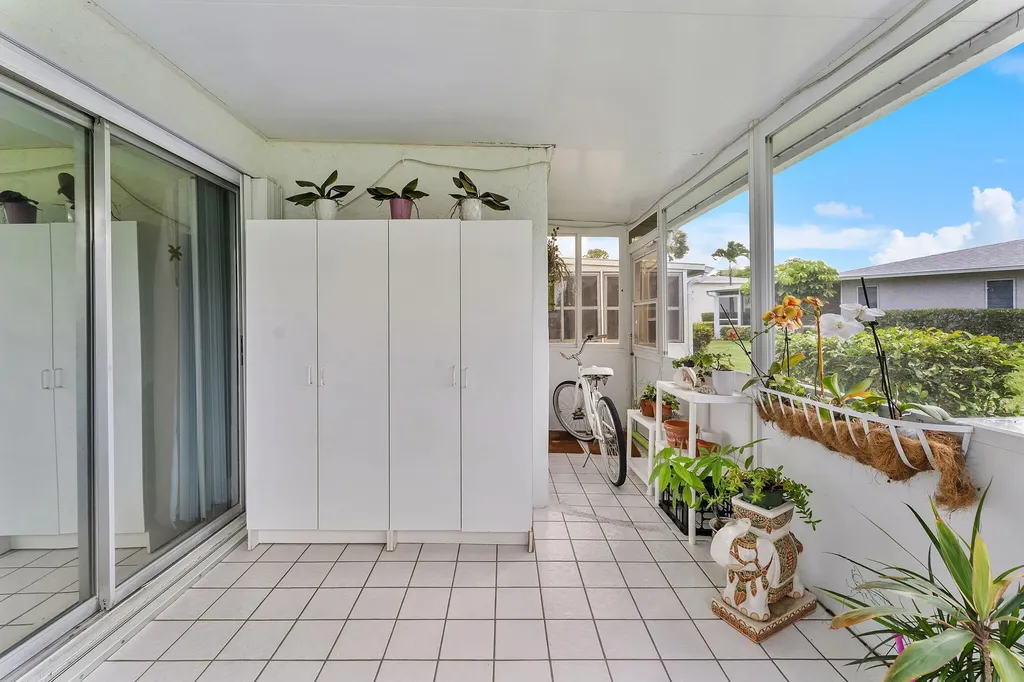 1041 Orange Terrace Delray Beach FL 33445