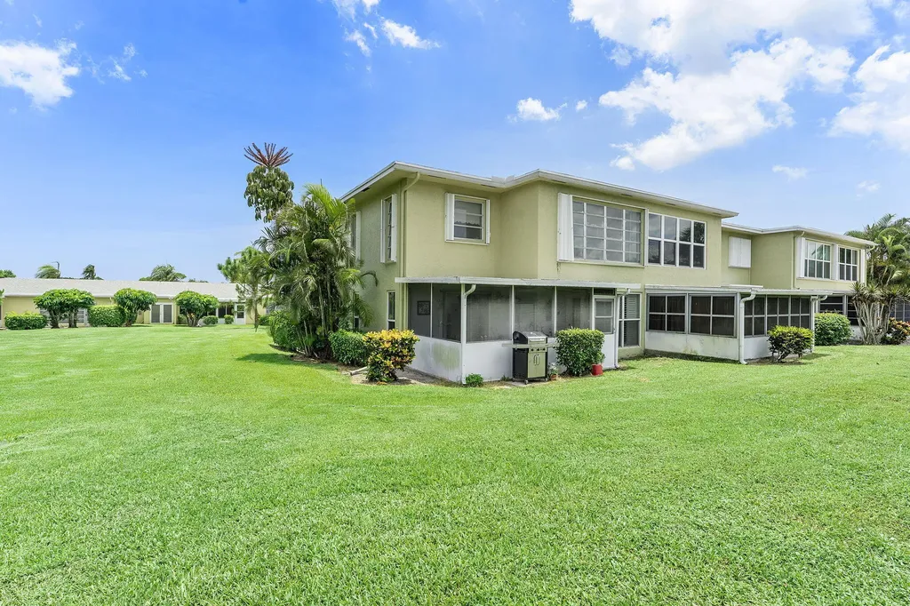 1041 Orange Terrace Delray Beach FL 33445