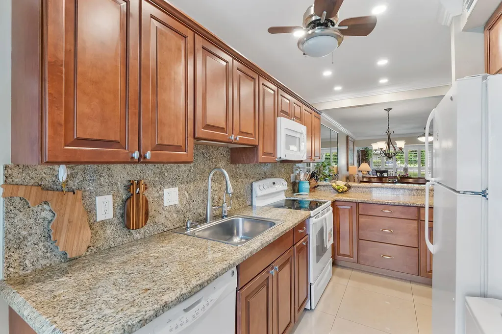 1041 Orange Terrace Delray Beach FL 33445