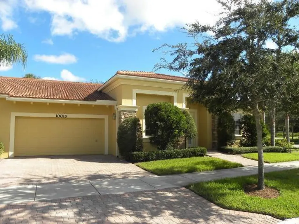 10010 SW Canossa Way Port St Lucie FL 34986