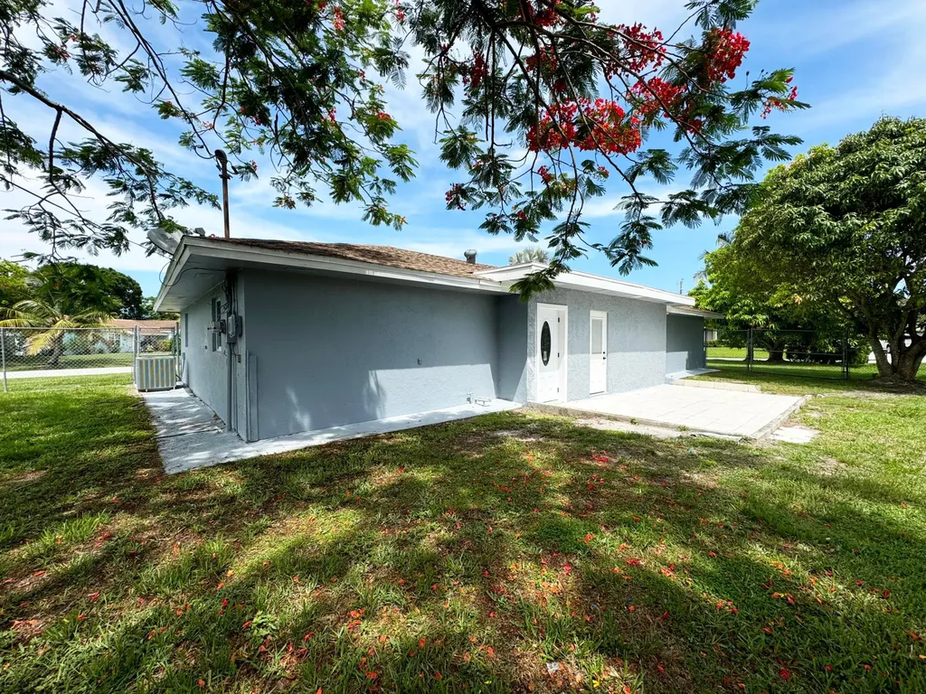 702 NE Lanfair Street Port St Lucie FL 34983