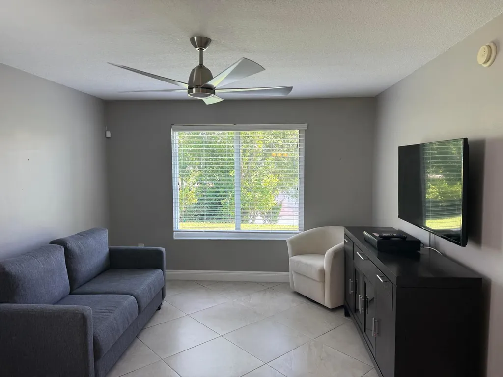 902 Villa Circle Boynton Beach FL 33435