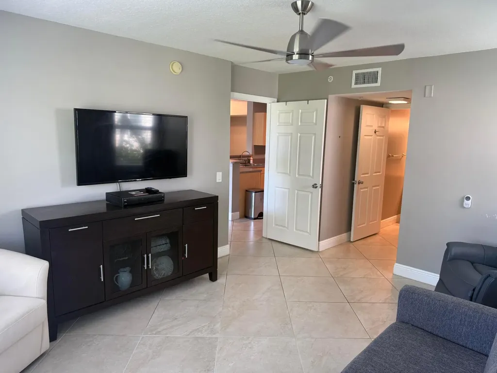 902 Villa Circle Boynton Beach FL 33435